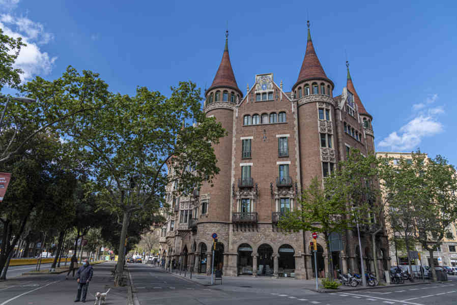04 - Barcelona - casa Terradas o casa de les Punxes.jpg